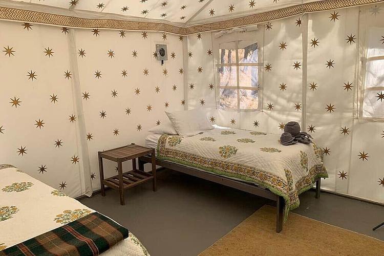 White Glamping Tent Twin XL (Dalawang Panauhin)