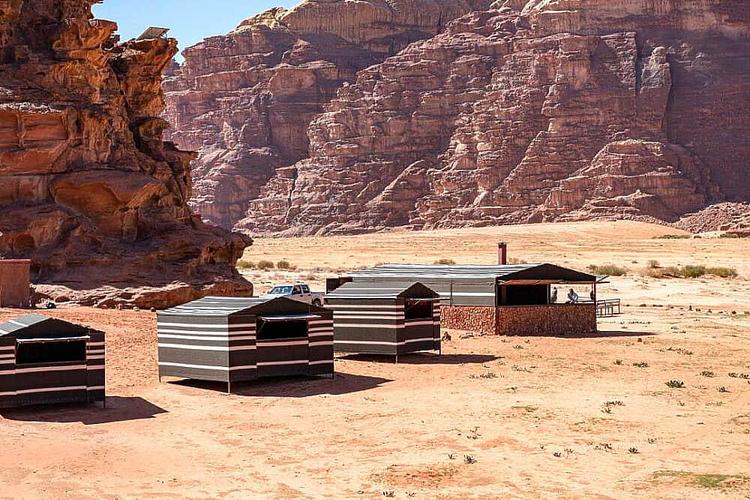 Pribadong Bedouin tent na may ibinahaging mga pasilidad