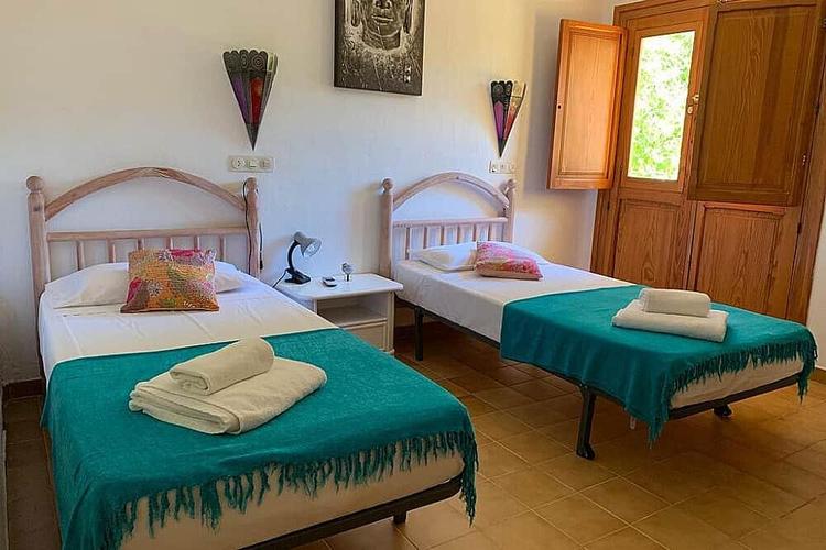 Private casita twin sharing en suite + kitchen