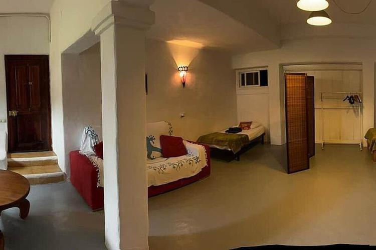 Basement malaking kambal na pagbabahagi ng silid en suite