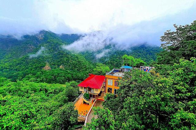 8 Araw ng kaligayahan ayurvedic detox at yoga retreat sa Rishikesh