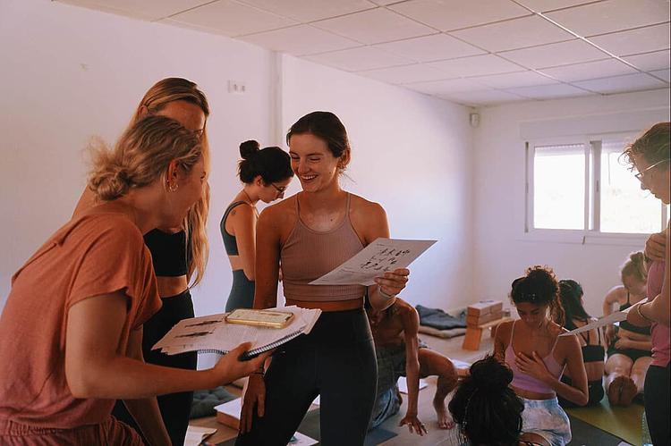 18 Araw 200 Oras Hatha/Vinyasa YTTC sa Cadiz, Spain
