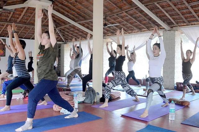 100 Pelatihan Guru Yoga Jam di Goa, India