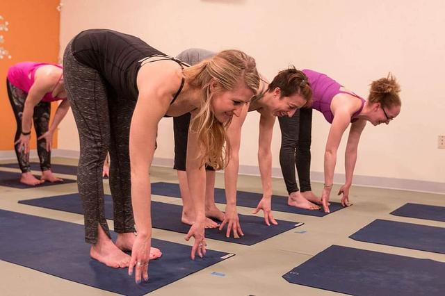 18 Araw ng 200-oras na Therapeutic Yoga Teacher Training sa California, US